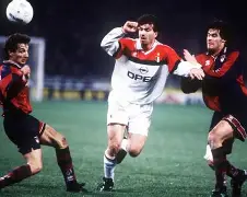 关于AC米兰阵容变动频繁，战术不稳定的信息