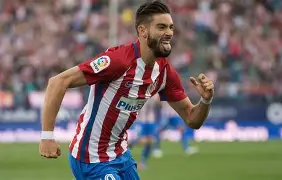 马德里竞技中场球员在比赛中突破对方防线犯规吗