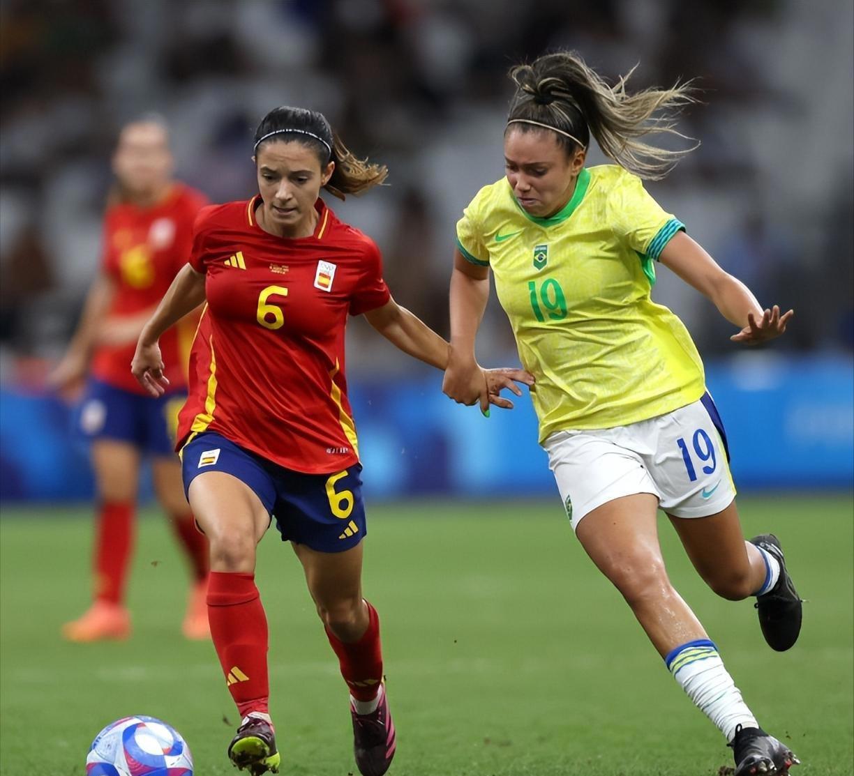 意大利女足在比赛中斩获胜利，晋级半决赛