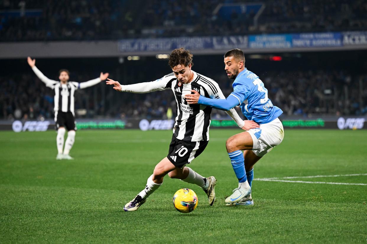 包含尤文图斯客场战平那不勒斯延续不败纪录的词条