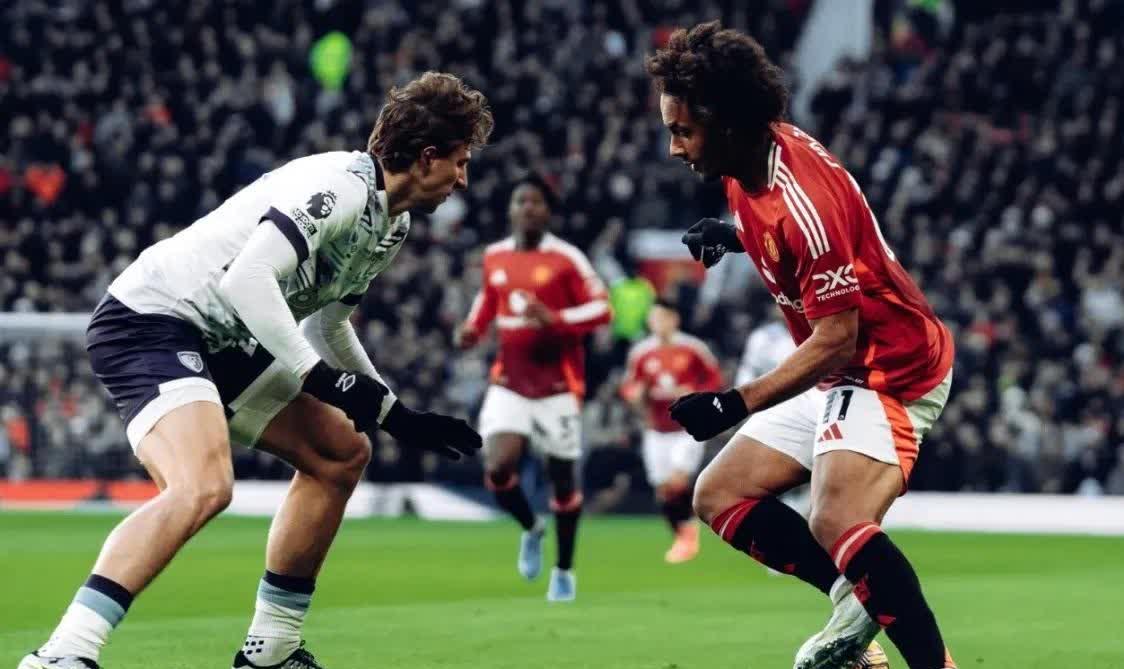 关于切尔西在客场完胜曼联，豪取六连胜！的信息